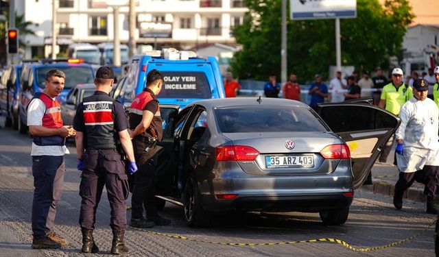 İzmir'de seyir halindeki otomobile silahlı saldırı: 3 ölü, 3 yaralı