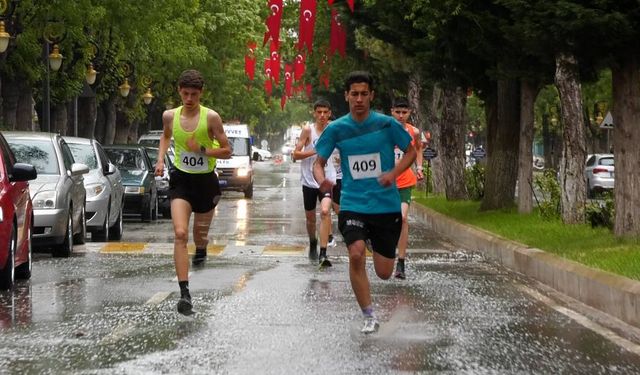 Kütahya'da 19 Mayıs Gençlik Koşusu yapıldı