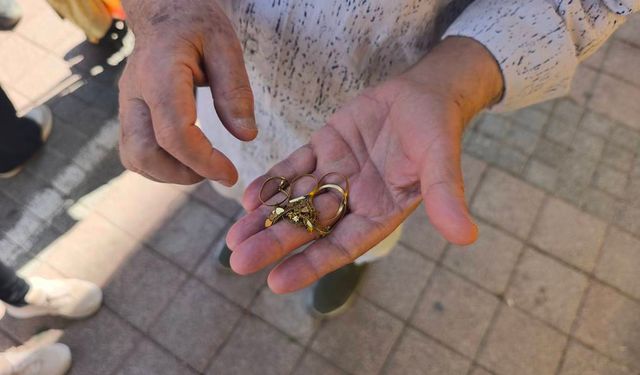 Kütahya’da bulduğu takıları altın sandı, polisi alarma geçirdi