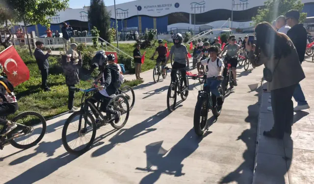Kütahya’da gençler 19 Mayıs’ta pedal çevirdi