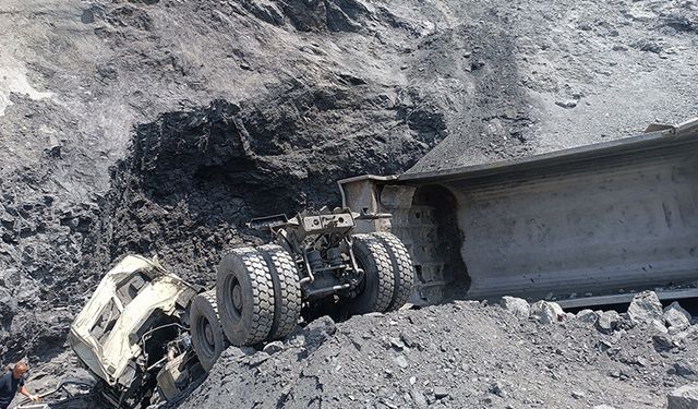 Kütahya'da hafriyat kamyonu uçuruma devrildi, sürücü öldü