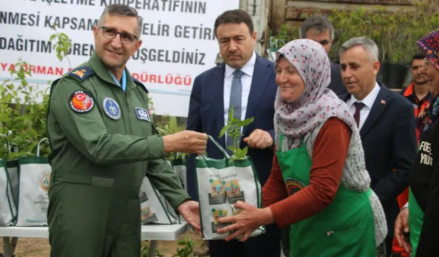 Kütahya’da kadın üreticilere 1500 fidan dağıtıldı