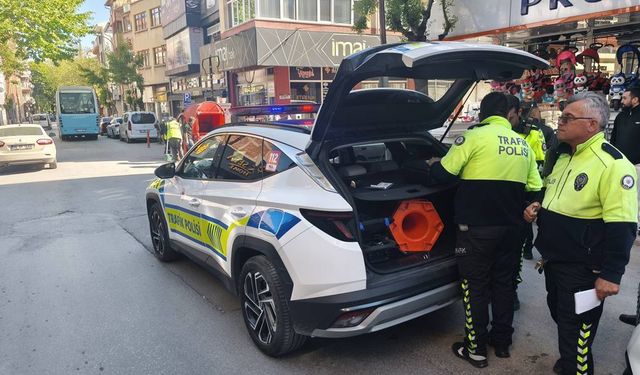 Kütahya’da özel halk otobüsü motosiklete çarptı, 3 yaralı