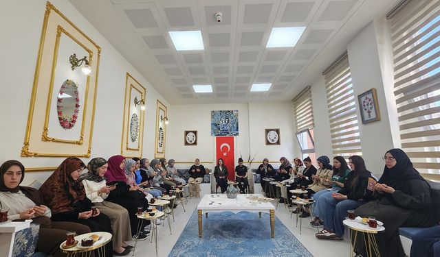 Kütahya’da şehit anneleri öğrencilerle bir araya geldi