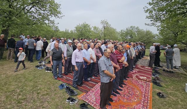 Kütahya Tavşanlı’da vatandaşlar yağmur duasında buluştu