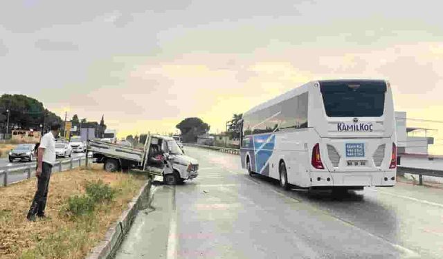 Manisa Salihli’de Kamyonet Refüje Çarptı: 1 Ölü, 1 Yaralı