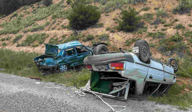 Uşak’ta iki otomobil takla attı: 7 yaralı