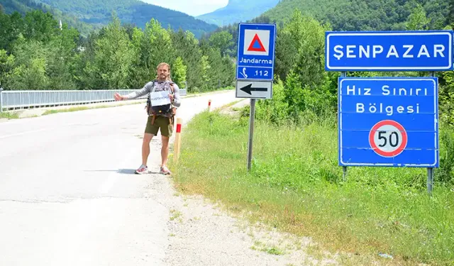 Amerikalı gezgin Türkiye’de otostopla şehir şehir geziyor