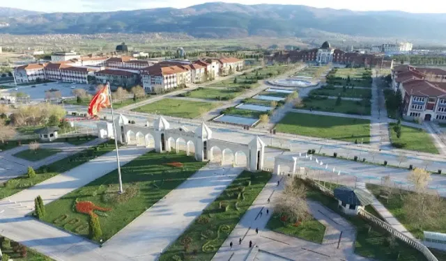 DPÜ Rektörlüğü İlçe Birimleri İçin Malzeme Dahil 4 Kap Yemek Alımı