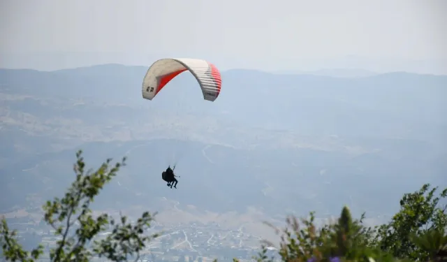 Kütahya Simav’da yamaç paraşütçüleri buluştu