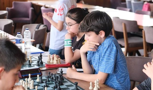 Tavşanlı'da Gençlik Satranç Turnuvasında ödüller sahiplerini buldu