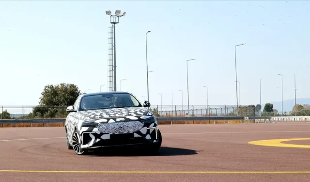 Cumhurbaşkanı, Togg’un yeni modeli ile test sürüşü yaptı