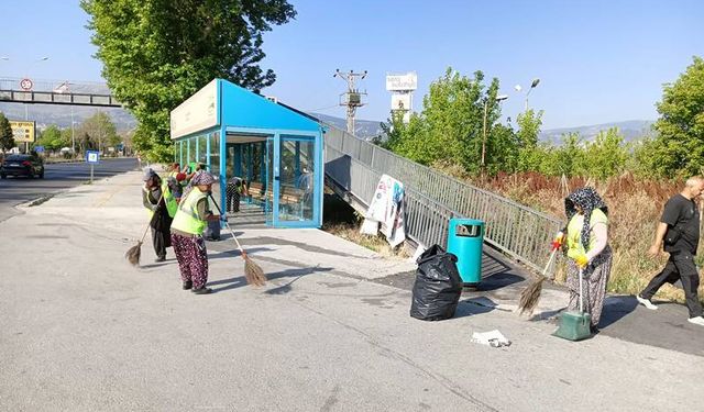 Kütahya’da otobüs durakları ve çevresinde temizlik çalışması
