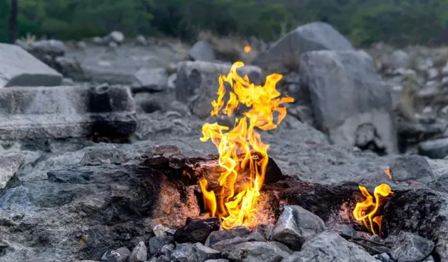 2500 senedir yanıyor: Çıralı Yanartaş görenleri şok ediyor