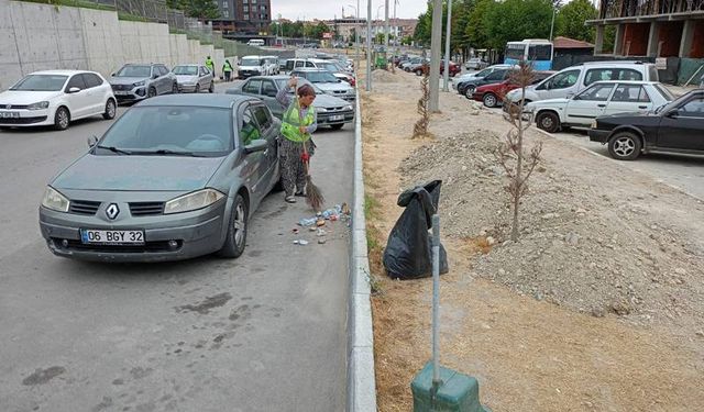 Kütahya Şehir Hastanesi önündende mıntıka temizliği yapıldı