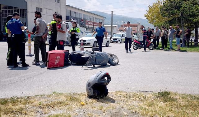 Kütahya'da motosikletler çarpıştı, 2 yaralı