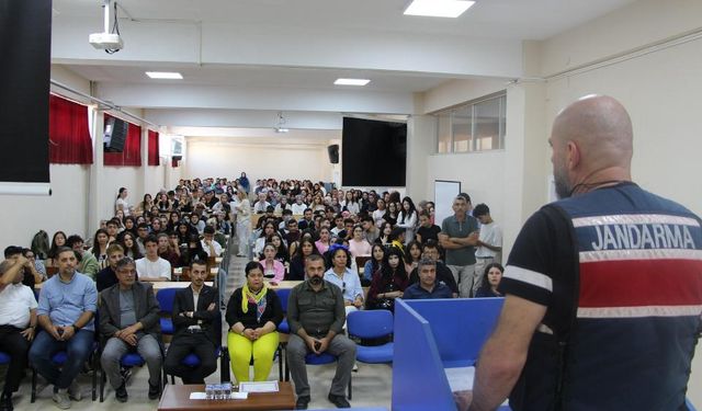 Kütahya’da öğrenci ve personellere siber farkındalık eğitimi