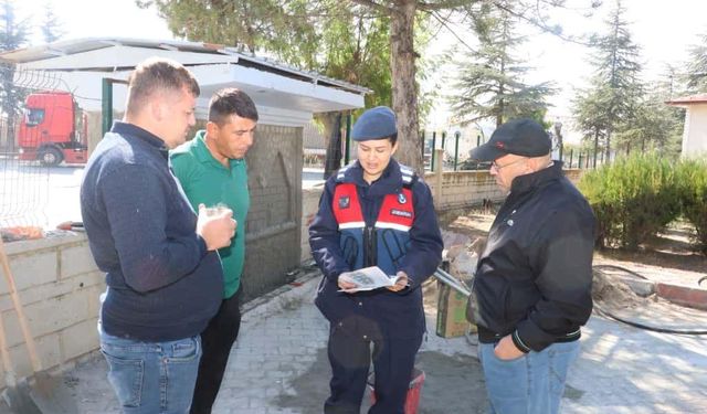 Afyonkarahisar'da jandarmadan KADES bilgilendirmesi