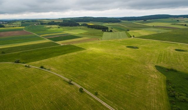 Kütahya Altıntaş’ta iki tarla için mahkeme kararıyla satış süreci başladı