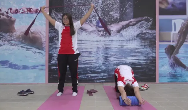 İşitme engelli yüzücüler Tokyo’da madalya peşinde