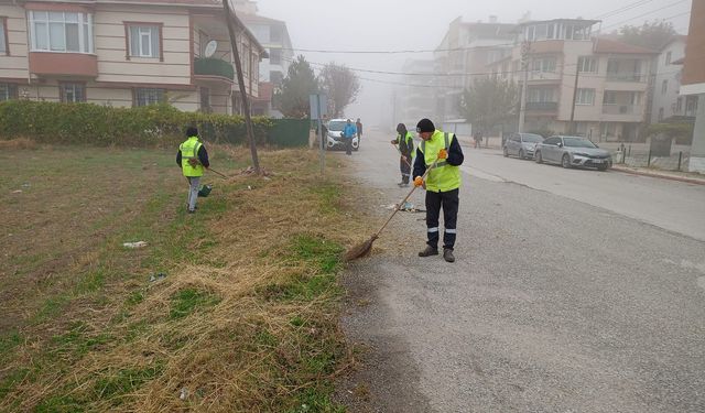 Kütahya Bahçelievler Mahallesi’nde temizlik çalışması