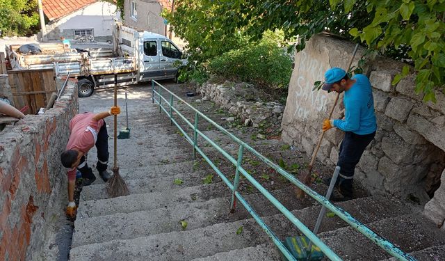 Kütahya İstiklal Mahallesi'nde mıntıka temizliği yapıldı
