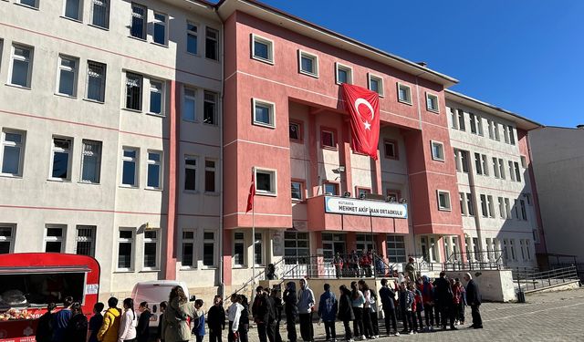 Kütahya Mehmet Akif Ortaokulu’nda vakıf çorbası etkinliği