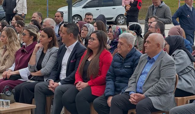 Kütahya Simav’da şeref koleji’nde Cumhuriyet coşkusu