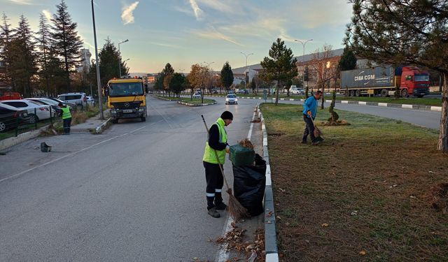 Kütahya Tren Garı Kavşağı’nda yağmur ızgaraları temizlendi