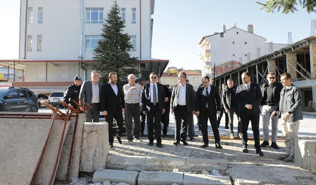 Kütahya Vali Musa Işın Alaattin Camii inşaatını inceledi