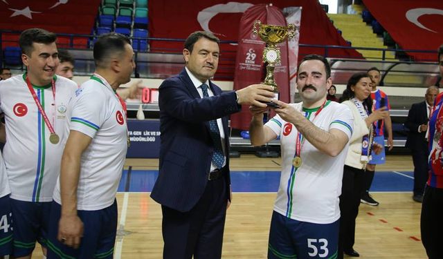 Kütahya’da Cumhuriyet Kupası’nda dostluk kazandı