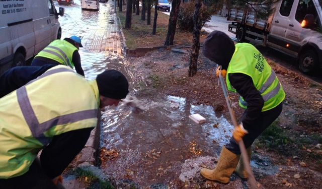 Kütahya Evliya Çelebi Mahallesi’nde tıkanan giderler temizlendi