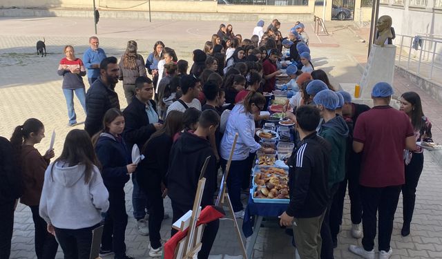 Manisa’da öğrencilerden Gazze halkı için anlamlı kermes