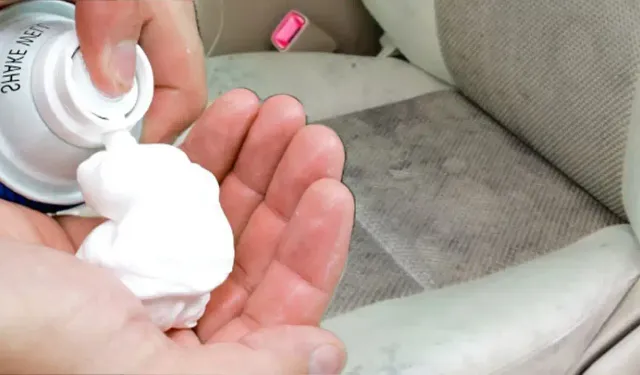 Araba koltuklarındaki lekeleri yok eden basit yöntem