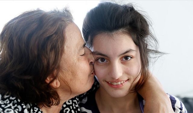 Bodrum’un süper babaannesi torununa özveriyle bakıyor