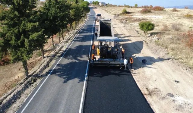 Manisa Demirci’de sıcak asfalt çalışmaları başladı