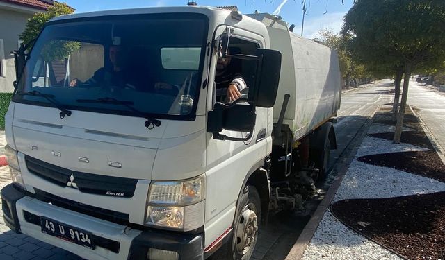 Kütahya Domaniç’te sonbahar temizliği aralıksız devam ediyor