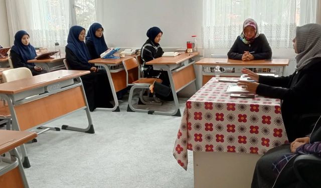 Kütahya Müftü Yardımcısı Parmakören Lâlezar Hafızlık Kursu'nu ziyaret etti