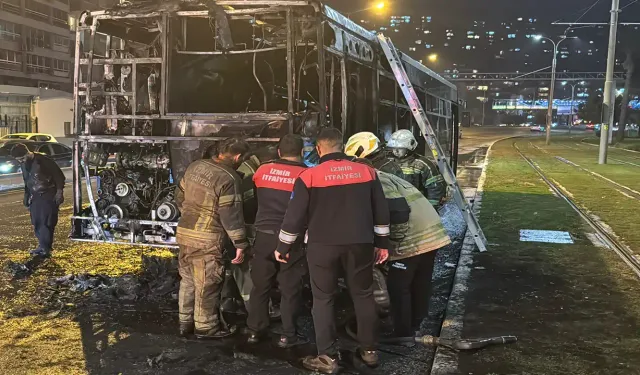 İzmir’de hareket halindeki belediye otobüsü alev aldı