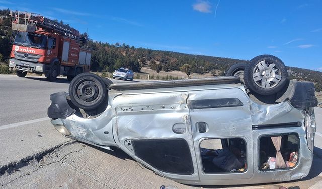 Kütahya Altıntaş’ta ticari araç devrildi, 3 yaralı