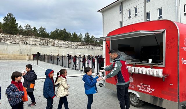 Kütahya Atakent’te öğrencilere “vakıf çorbası” ikramı