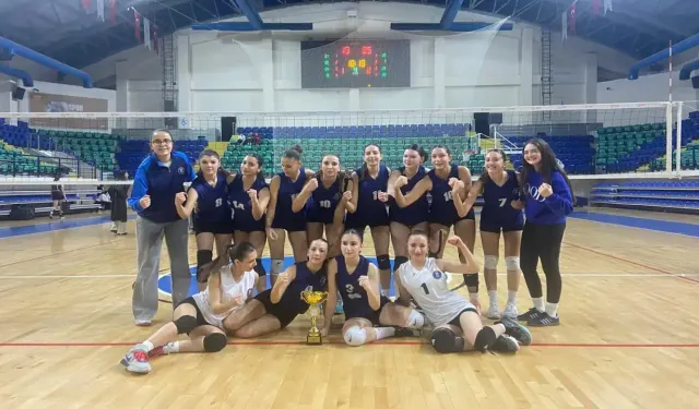 Kütahya Belediyespor genç kız voleybol takımı şampiyon oldu