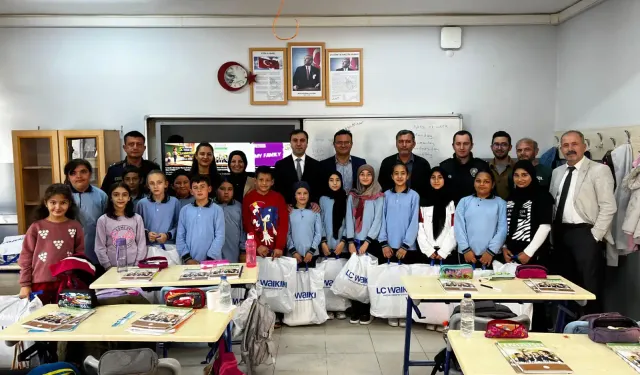 Kütahya Çavdarhisar’da öğrencilere kıyafet sürprizi