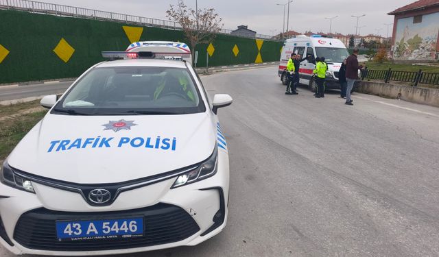 Kütahya’da motosiklet devrildi: 2 kişi yaralandı