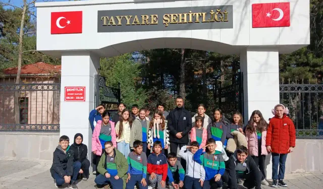 Kütahya’da öğrencilerden şehitlere vefa