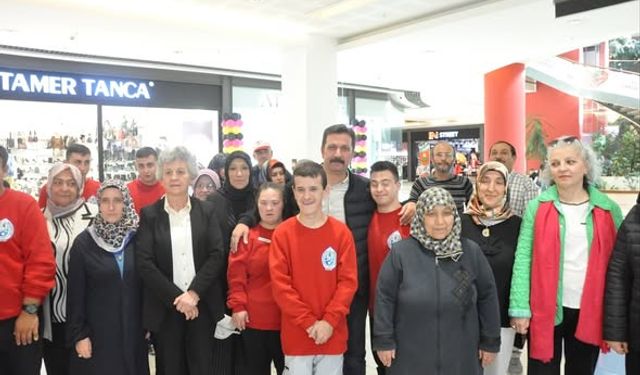 Kütahya'da özel bireylerin el emeği eserleri sergide buluştu