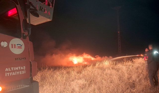 Kütahya’da tarlada yakılan ot paniğe yol açtı