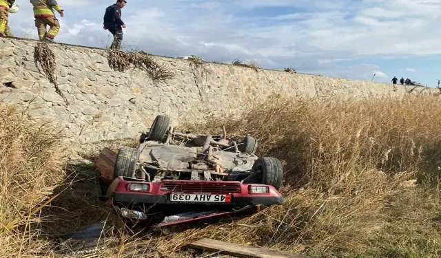 Manisa Salihli’de otomobil tarlaya devrildi; 5 yaralı
