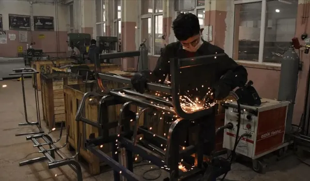 Meslek liseleri ekonomiye 7 milyar lira katkı sağladı
