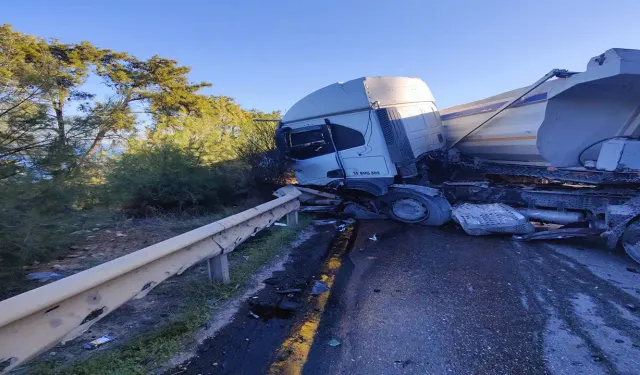 Muğla’da tır ve otomobil çarpıştı: 2 yaralı